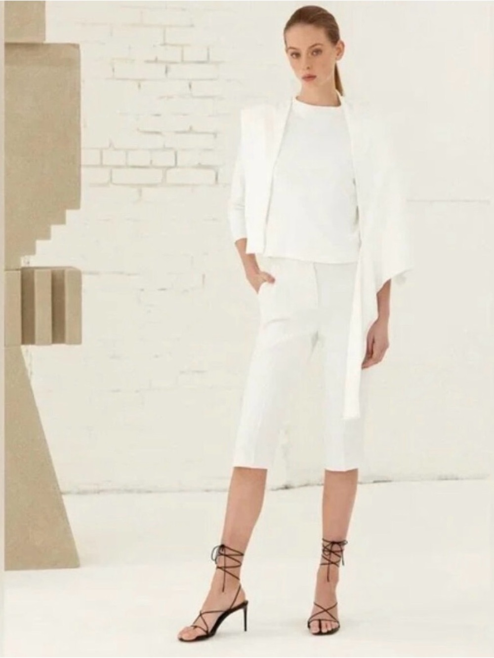 Aritzia Babaton Madina Capri Pants - White - 6